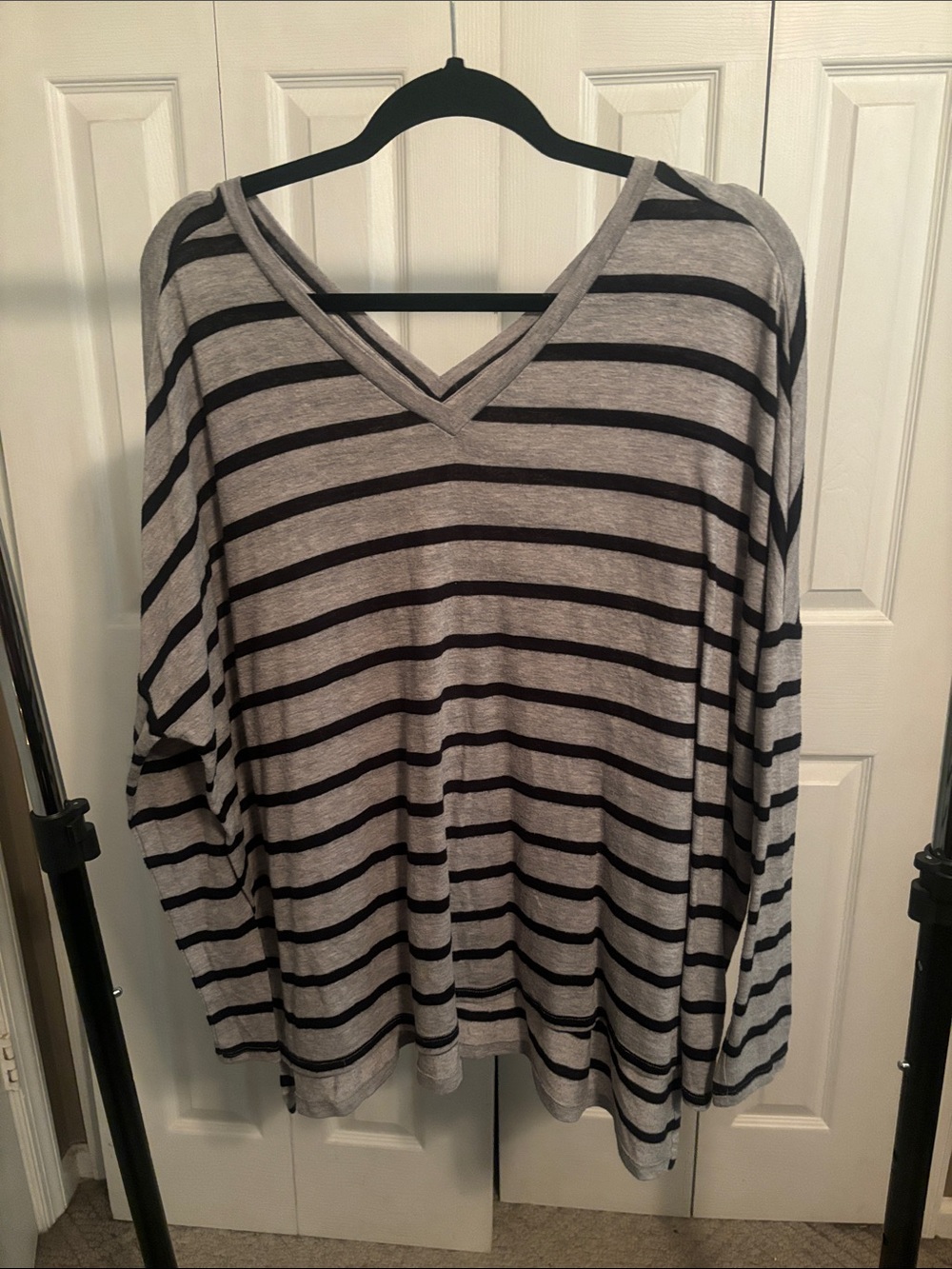 Express Striped V-Neck Long Sleeve Top - Gray & Black